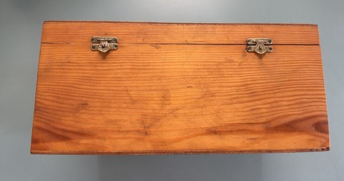Alte holzkiste mit deckel - holzkiste, 2
